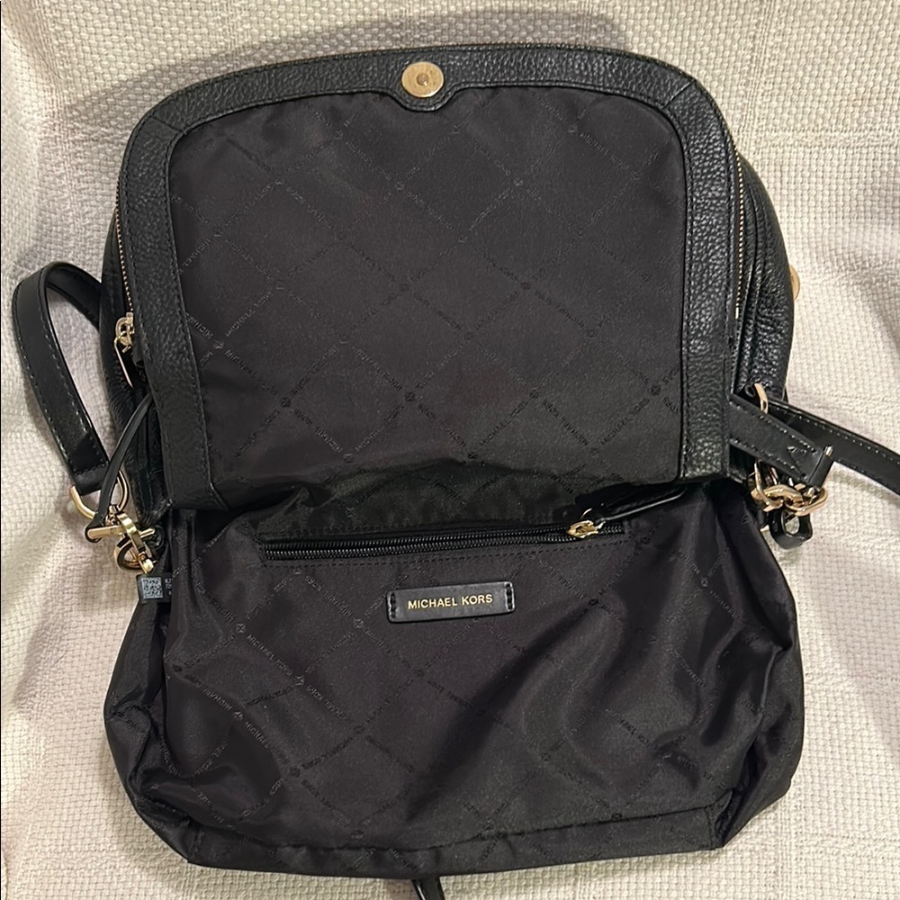 MICHAEL KORS Black Crossbody Bag - Picture 5 of 8